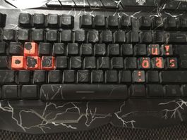 Tastatur schwarz leuchtet rot ab CHF 1.-