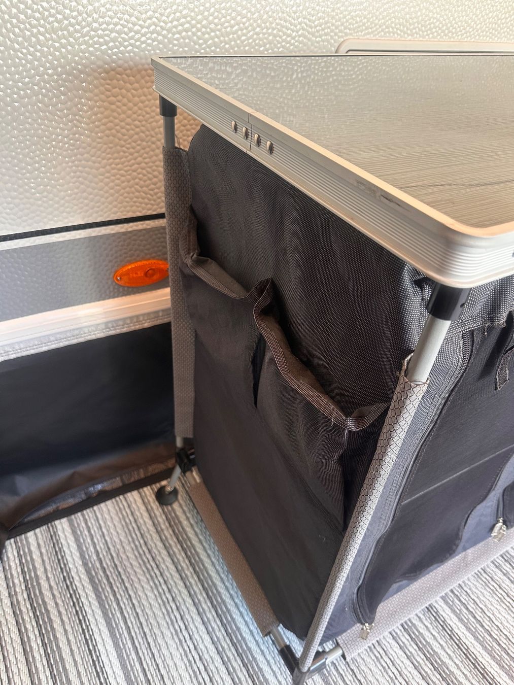 Armadi: Brunner Camping Schrank mit Ablagefläche – Usato da Dintikon venduto da S2k_black_Widow 1