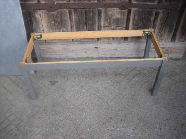 Tavoli: Beistelltisch aus Holz silbrig – Usato da Winterthur venduto da pf02 5