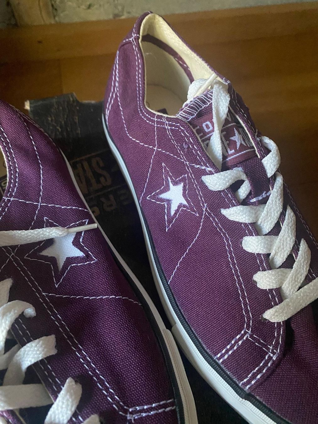 Converse Herrenschuhe: Converse One Star wine / Baskets Converse. Prune taille 37.5 – Neu und originalverpackt aus Gümligen von Xochitl 2