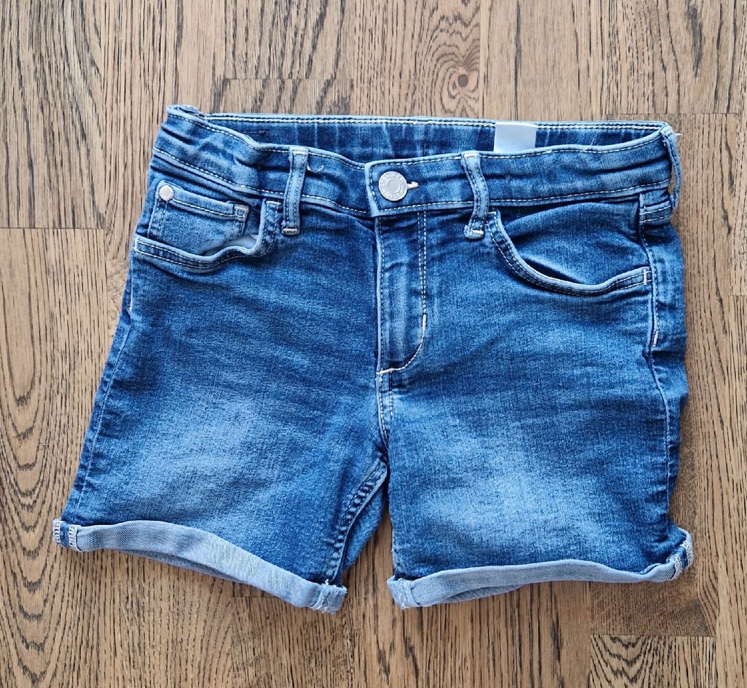 Pantaloni: Coole Jeansshorts Gr. 128, Sommer – Usato da Benken SG venduto da EgMoJo