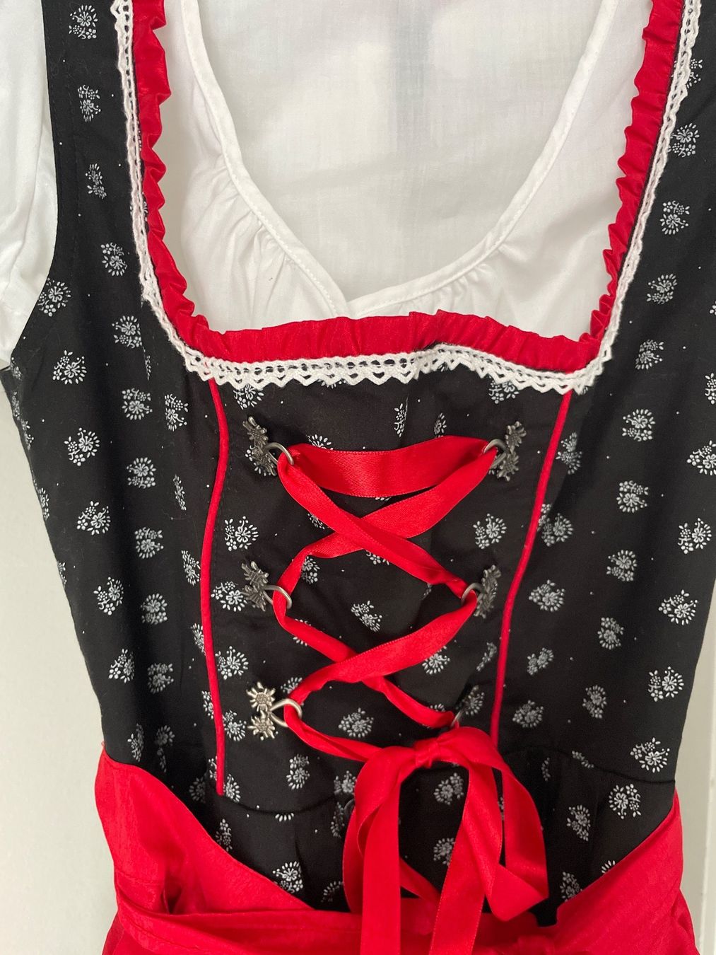 Kleider: Dirndlkleid Gr.36 schwarz rot – Neu (gemäss Beschreibung) aus Küssnacht am Rigi von Monimaus03 1