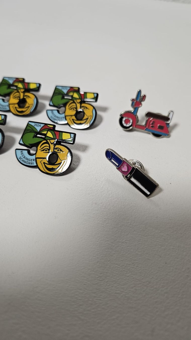 Broschen & Nadeln: Div. Anstecker / Pins / Brosche / Fasnacht – Neu (gemäss Beschreibung) aus Bülach von DontPushTheButton 2
