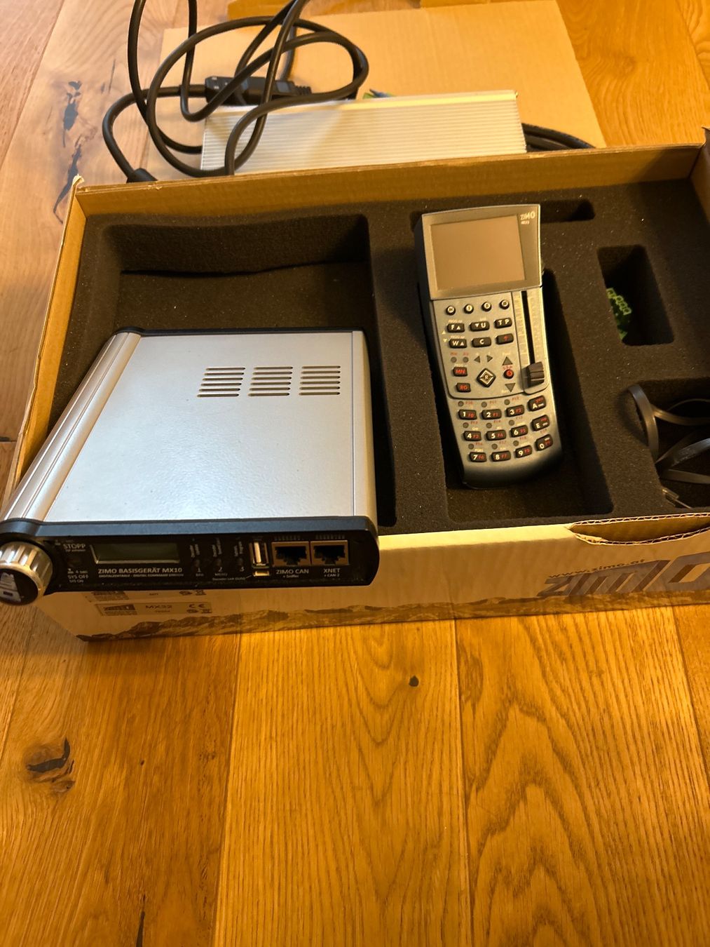 Modellini di ferrovie: ZIMO coffret MX10+MX32+ transformateur – Usato da Veytaux venduto da ccristina 1