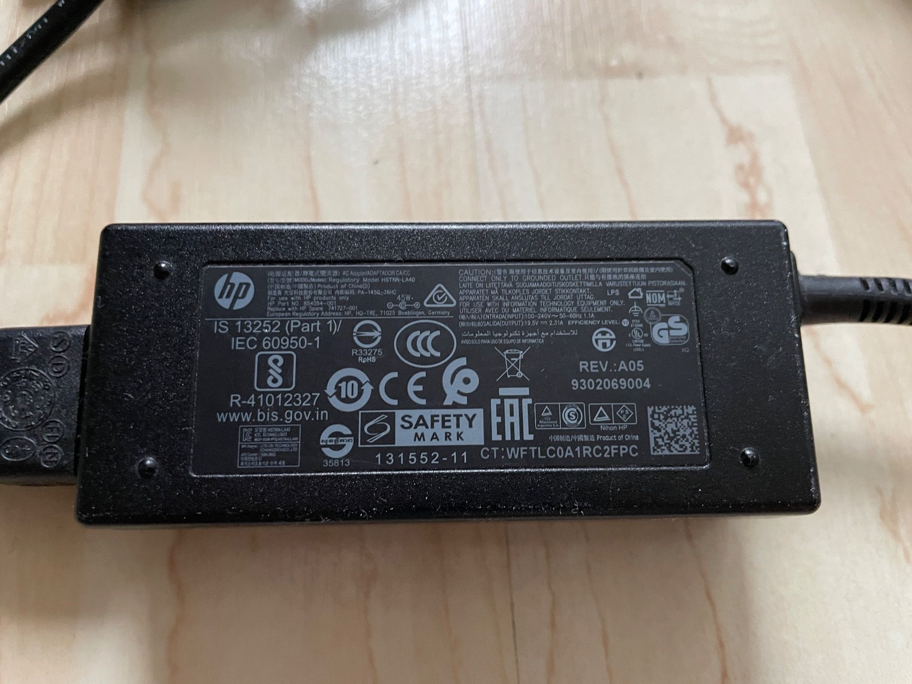 Hewlett Packard Caricabatterie: Original HP Ladegerät HSTNN-LA40 – Nuovo (secondo la descrizione) da Wolfhausen venduto da Mawere 1