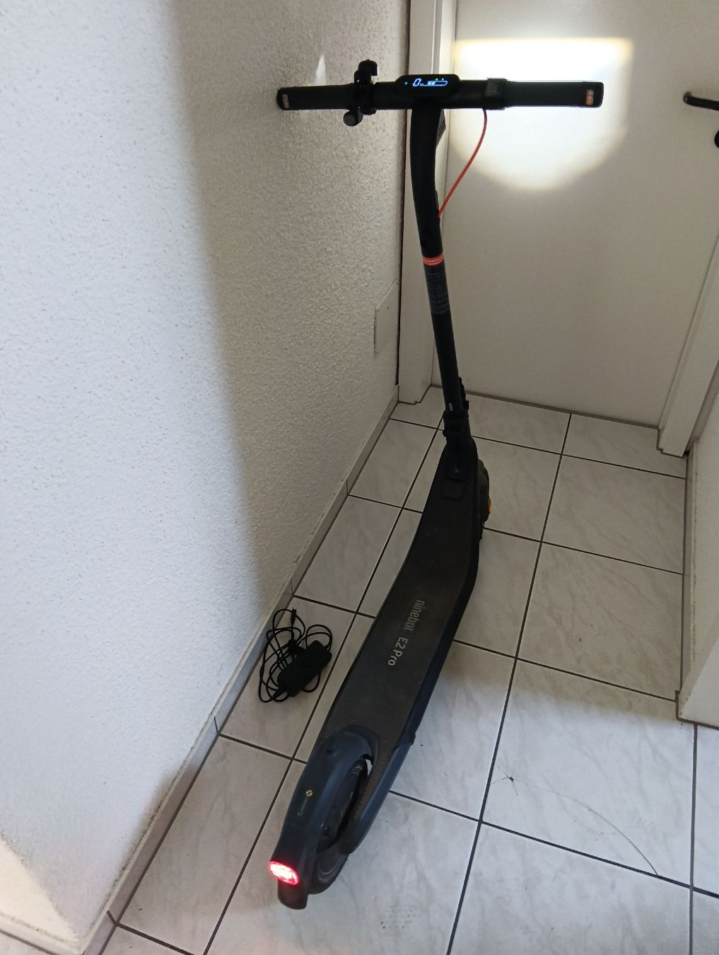 Segway Kickboard: E-Scooter / Kickboard / Trotinette - Ninebot E2 Pro – Usato da Zürich venduto da TBG021
