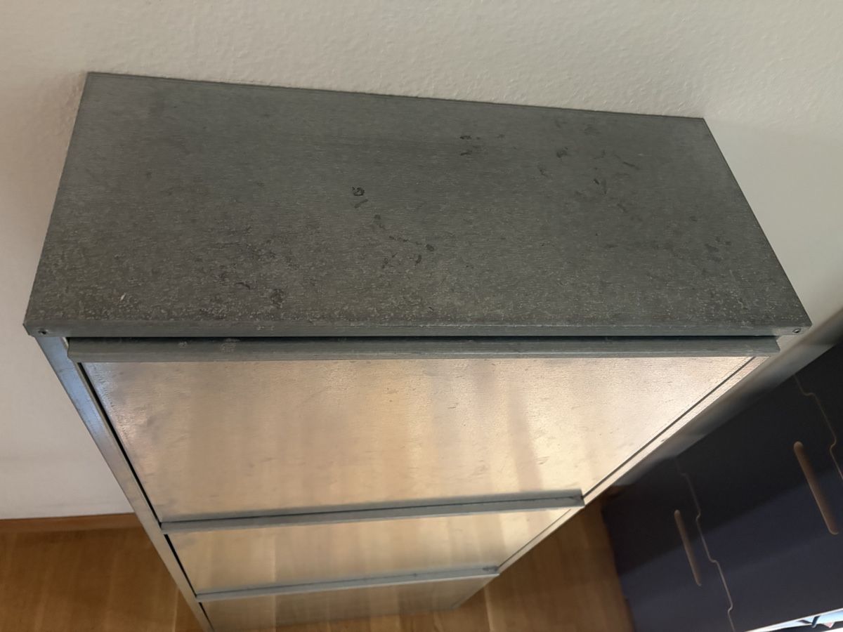 Regale: Schuhregal mit 3 Klappfächern in Metall – Gebraucht aus Zürich von sch_jj6n 2