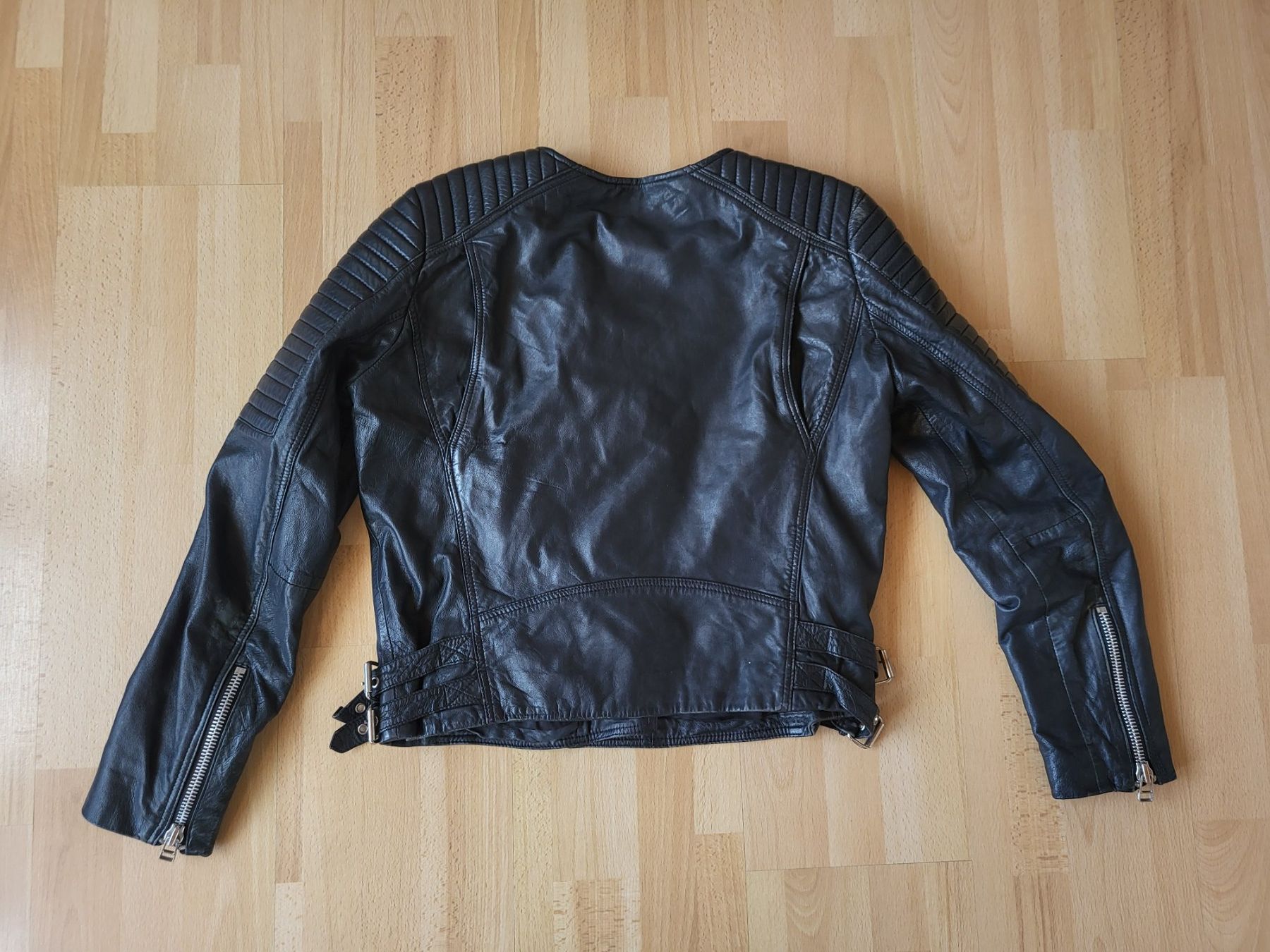 Mango Giacche: Schwarze Lederjacke Mango, Grösse M – Usato da Eggiwil venduto da kariiina 6
