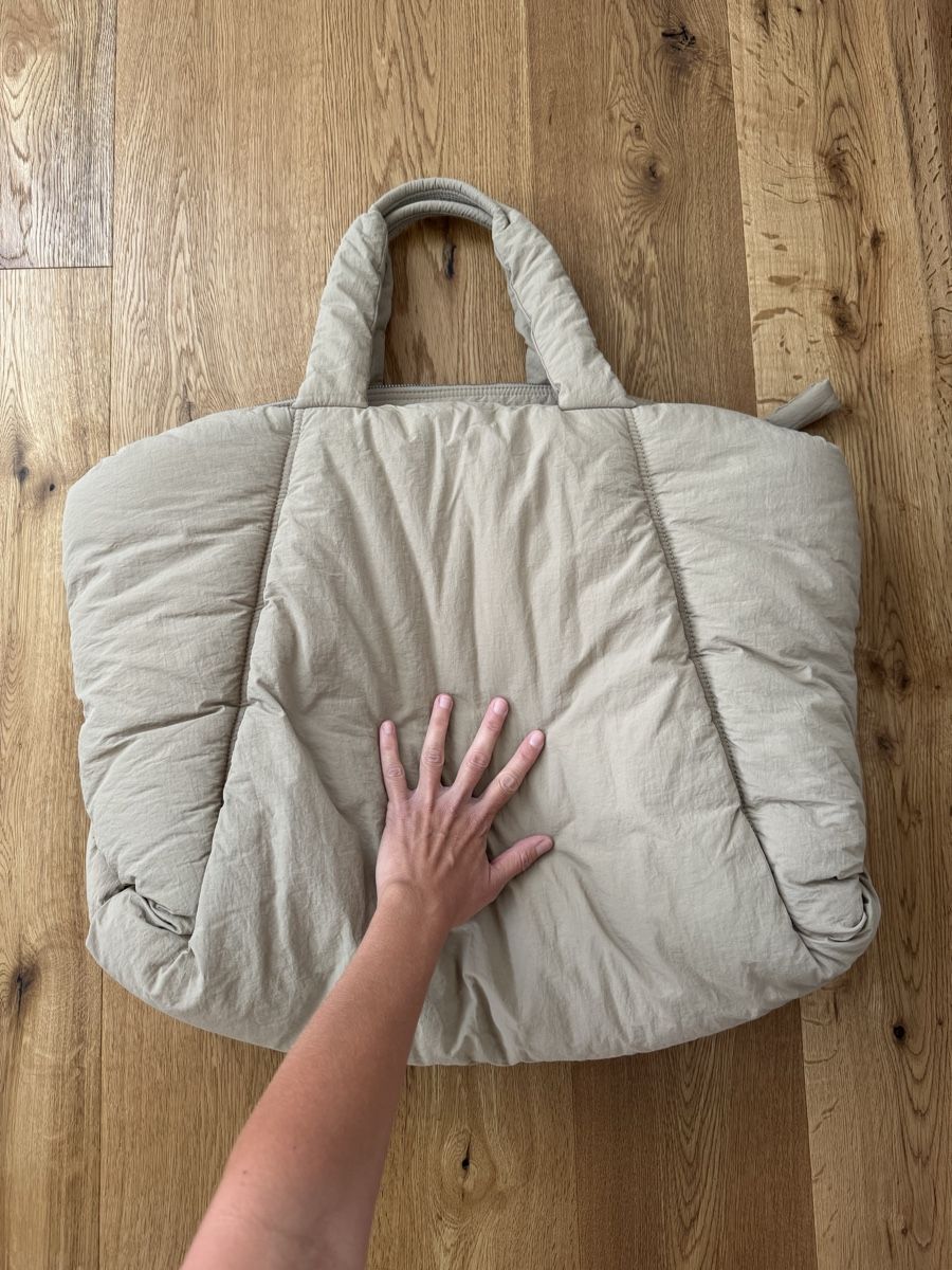 Arket Borse da donna: Arket Oversized Puffy Tote Bag – Usato da Interlaken venduto da fbnscl 7