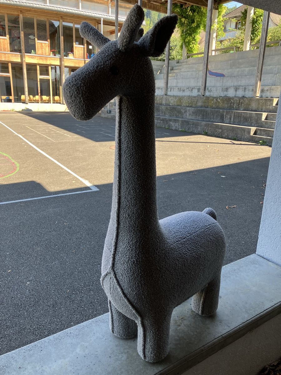 Sgabelli: Giraffenhocker 75x35x128cm – Usato da Brenzikofen venduto da Sabrina_Wa