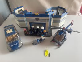 Playmobil Polizei Station mit Fahrzeugen und Figuren