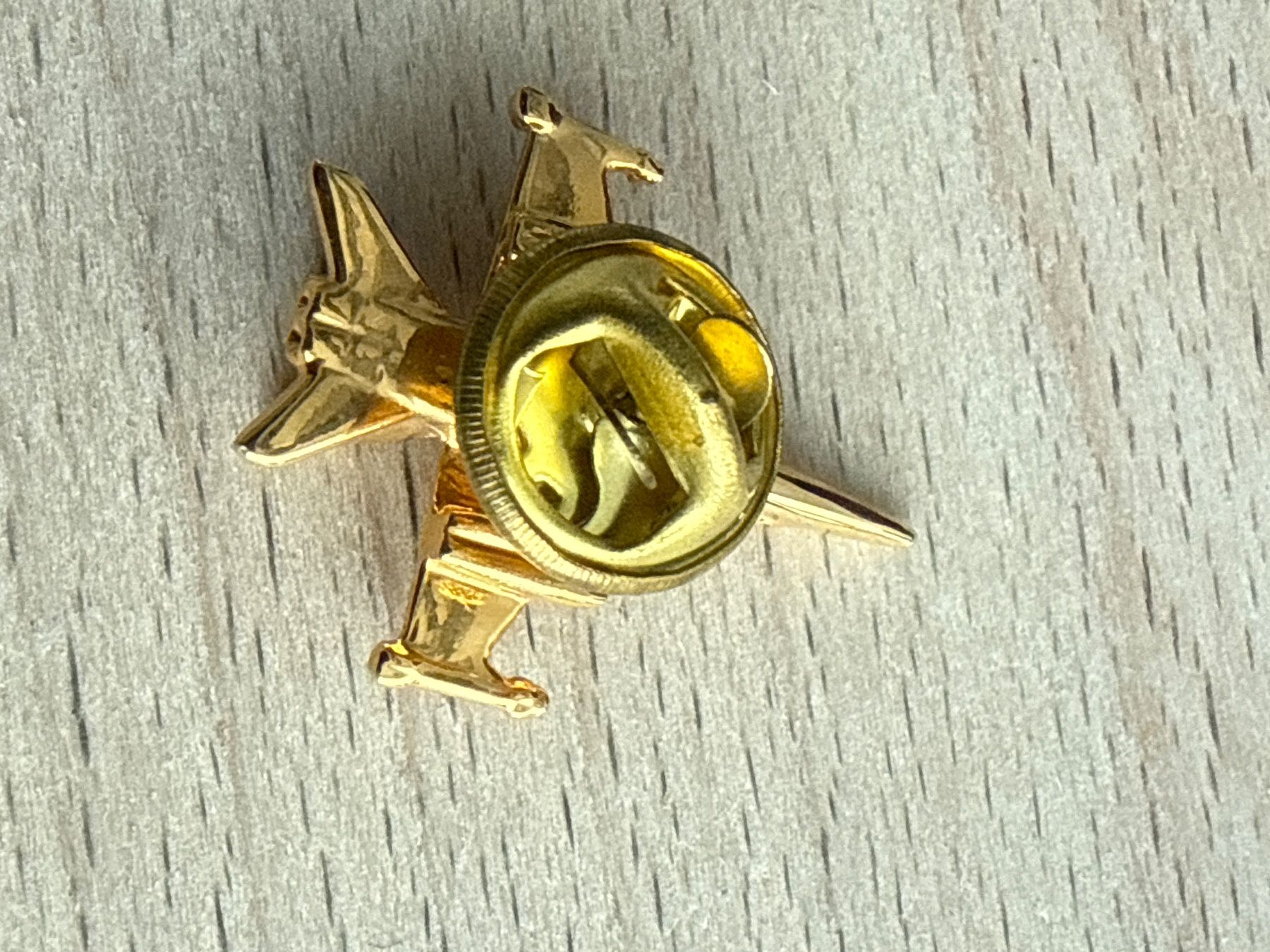 Plaketten & Abzeichen: Pin Flugzeug – Gebraucht aus Glattbrugg von Schweigmatt 1