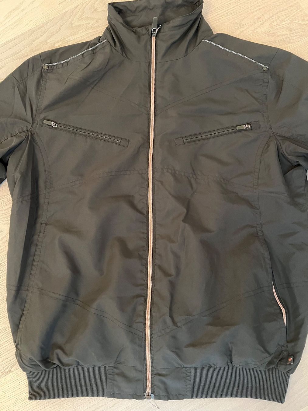 Giacche: Schöner brauner superleichter Blouson – Usato da Winterthur venduto da mic_l98y 1