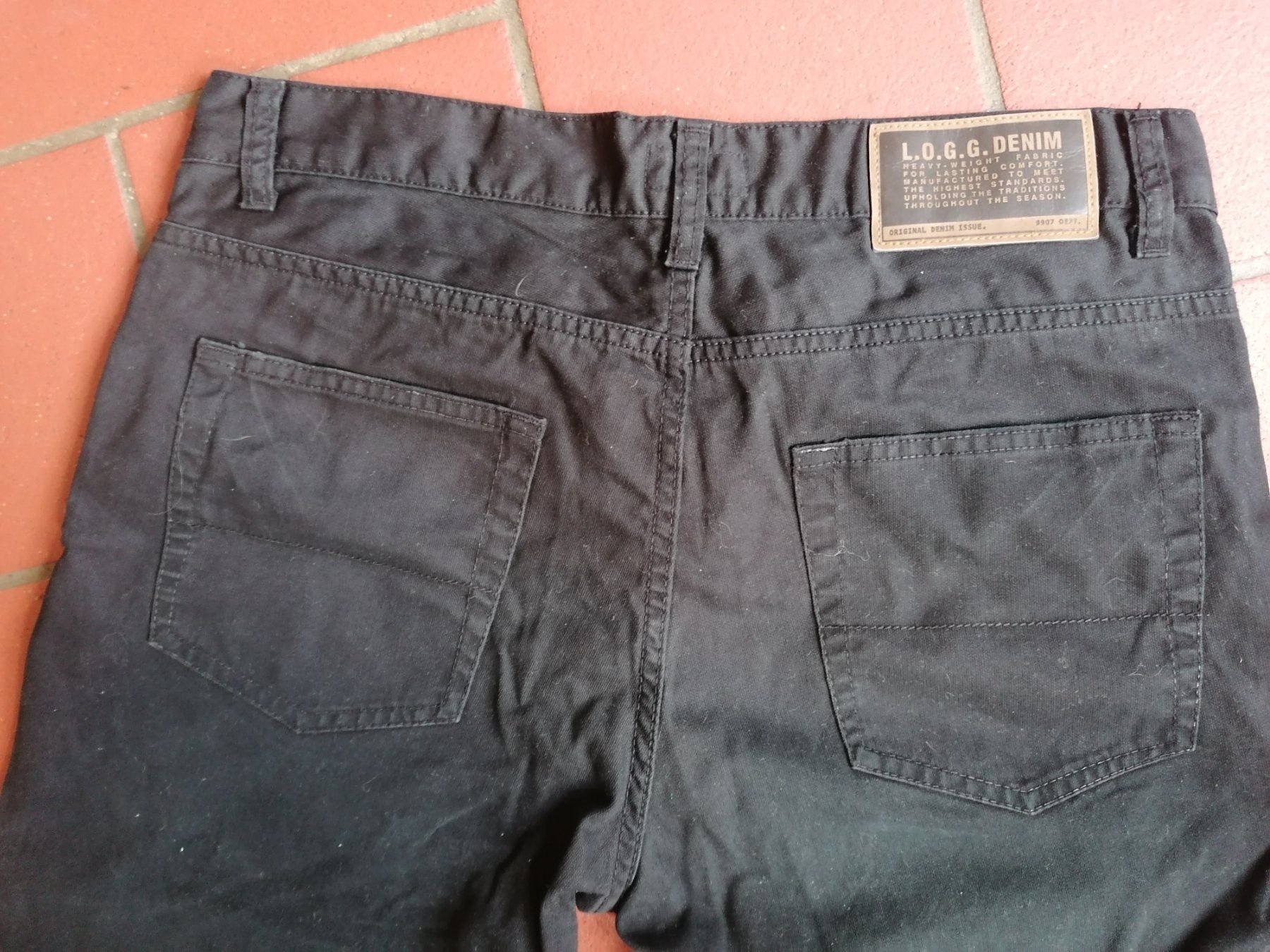 H&M Jeans: Jeans Mann schwarz h&m 33/34 – Usato da Bedigliora venduto da Dolcezza0 1