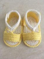 Neue gehäkelte Sandalen für Babys