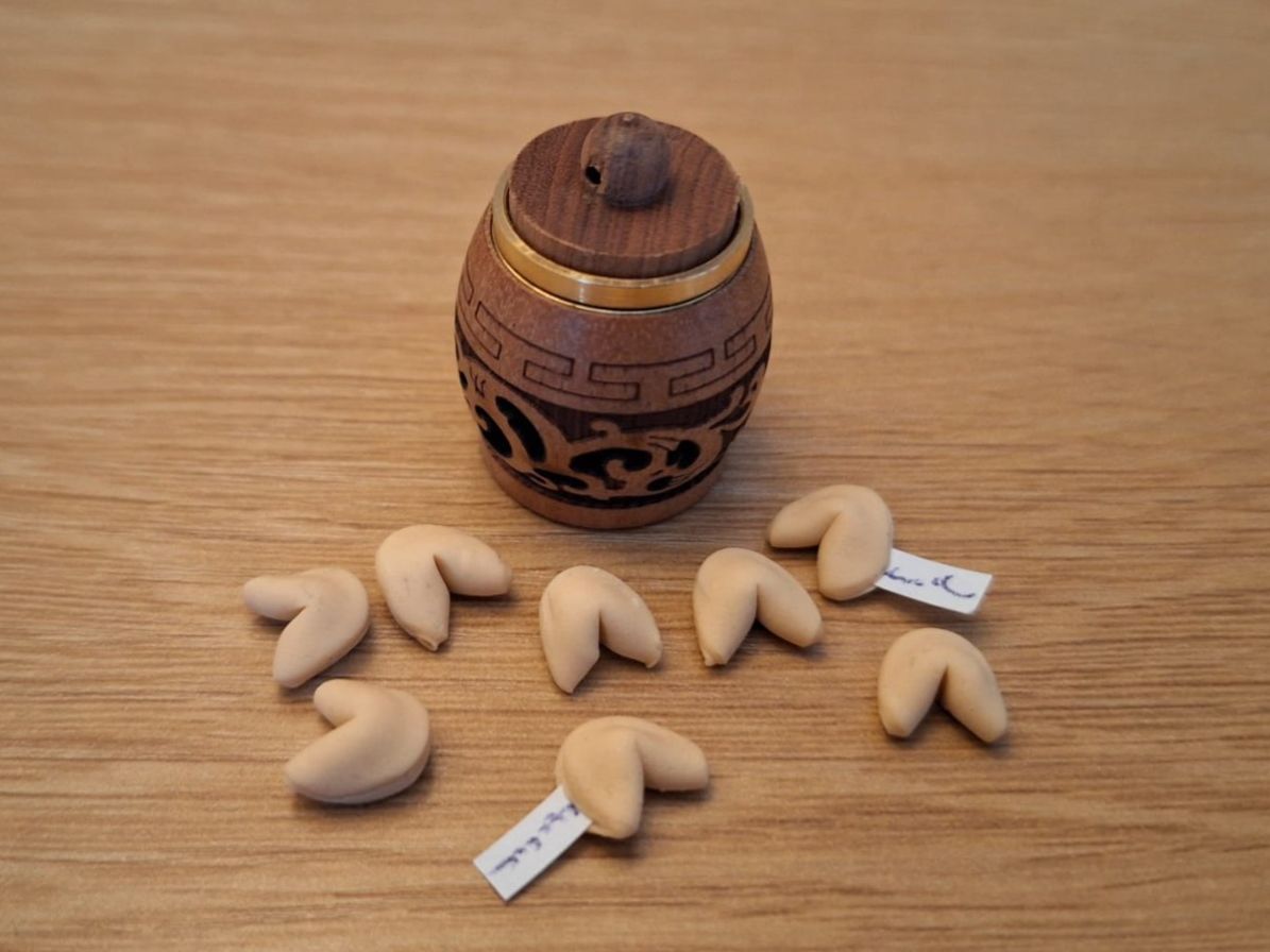 Puppenhäuser & -möbel: Handmade Glückskekse mit Holzdose – Neu (gemäss Beschreibung) aus Zürich von HandmadeTinyFood 2