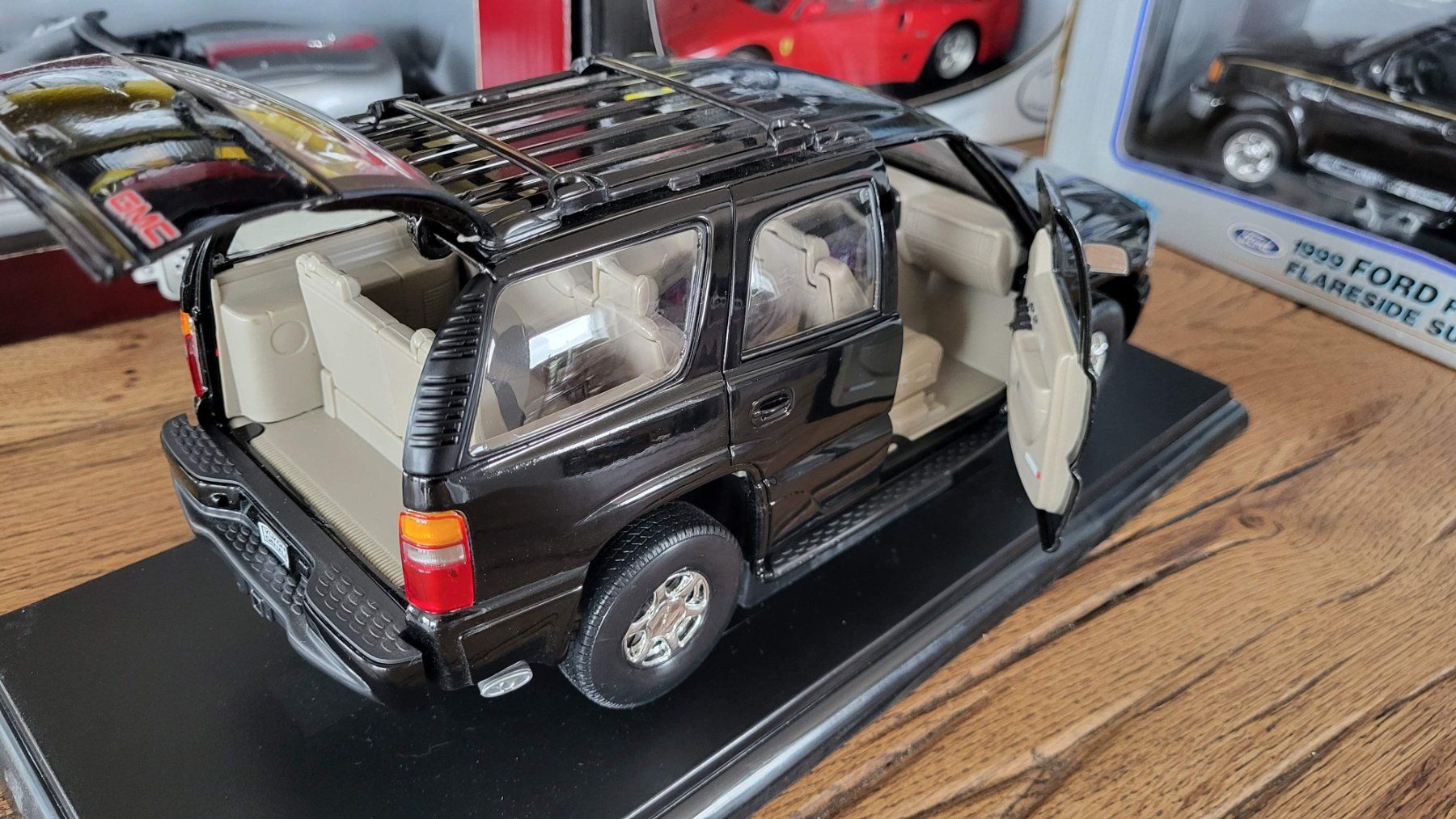 Welly Modellautos: GMC Yukon Denali 1:18 Welly – Gebraucht aus Rothrist von Juana5 4