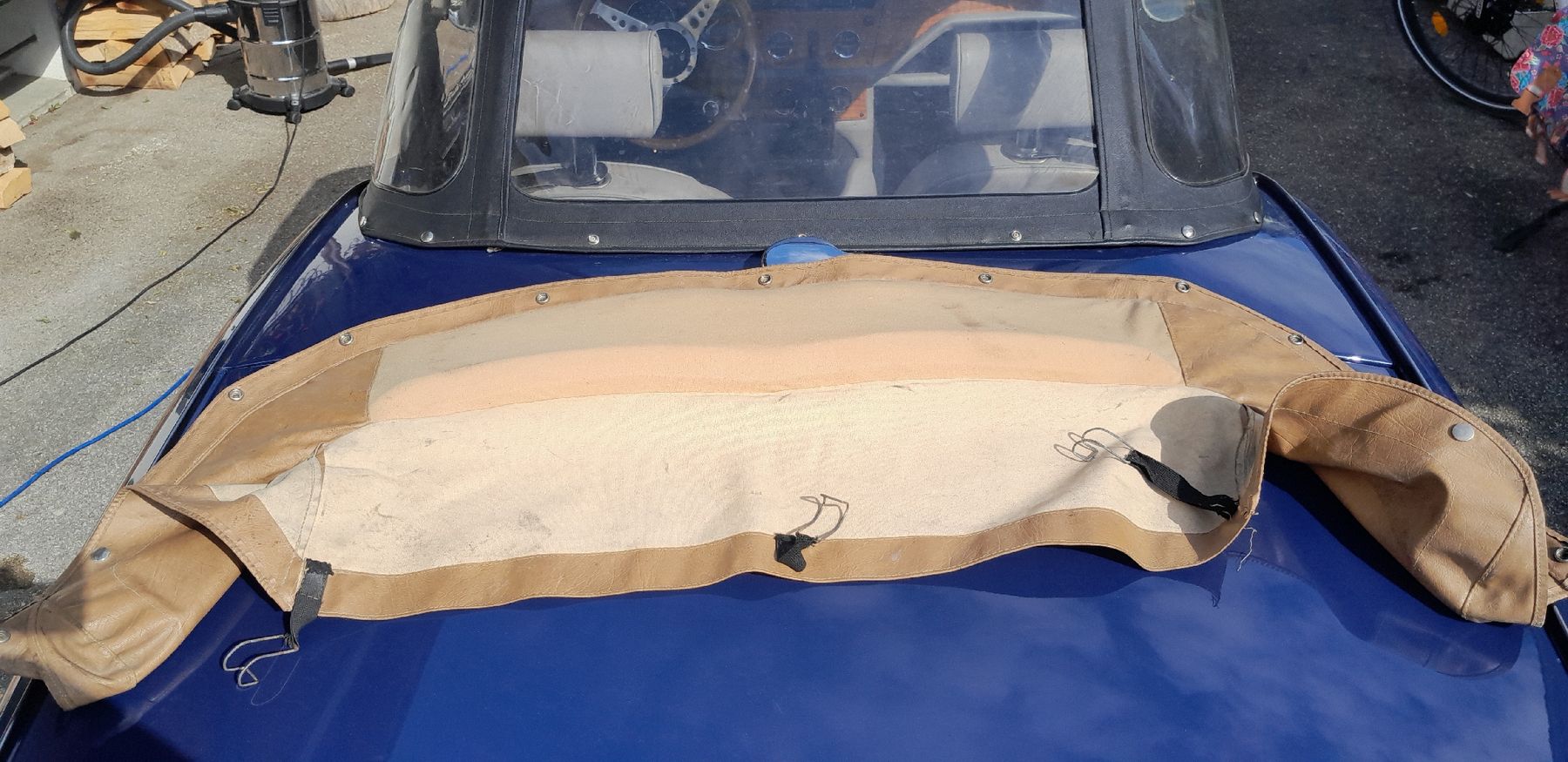 Triumph Tutti pezzi di ricambio auto: Triumph Spitfire Abdeckung fürs Softtop – Usato da Luterbach venduto da trixexpresso 1