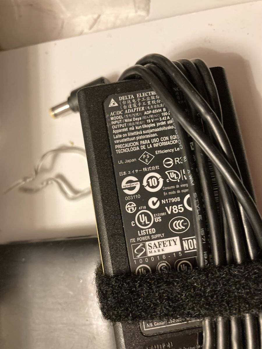 Ladegerät: Delta ADP-65VH Netzteil Charger Adapter – Gebraucht aus Flawil von rcnkr 1
