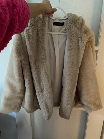 Zara Kuschelige Jacke, Gr. L, Beige