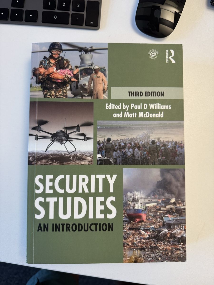 Libri: Book Security Studies An Introduction 3rd Edition English – Usato da Zürich venduto da GC96