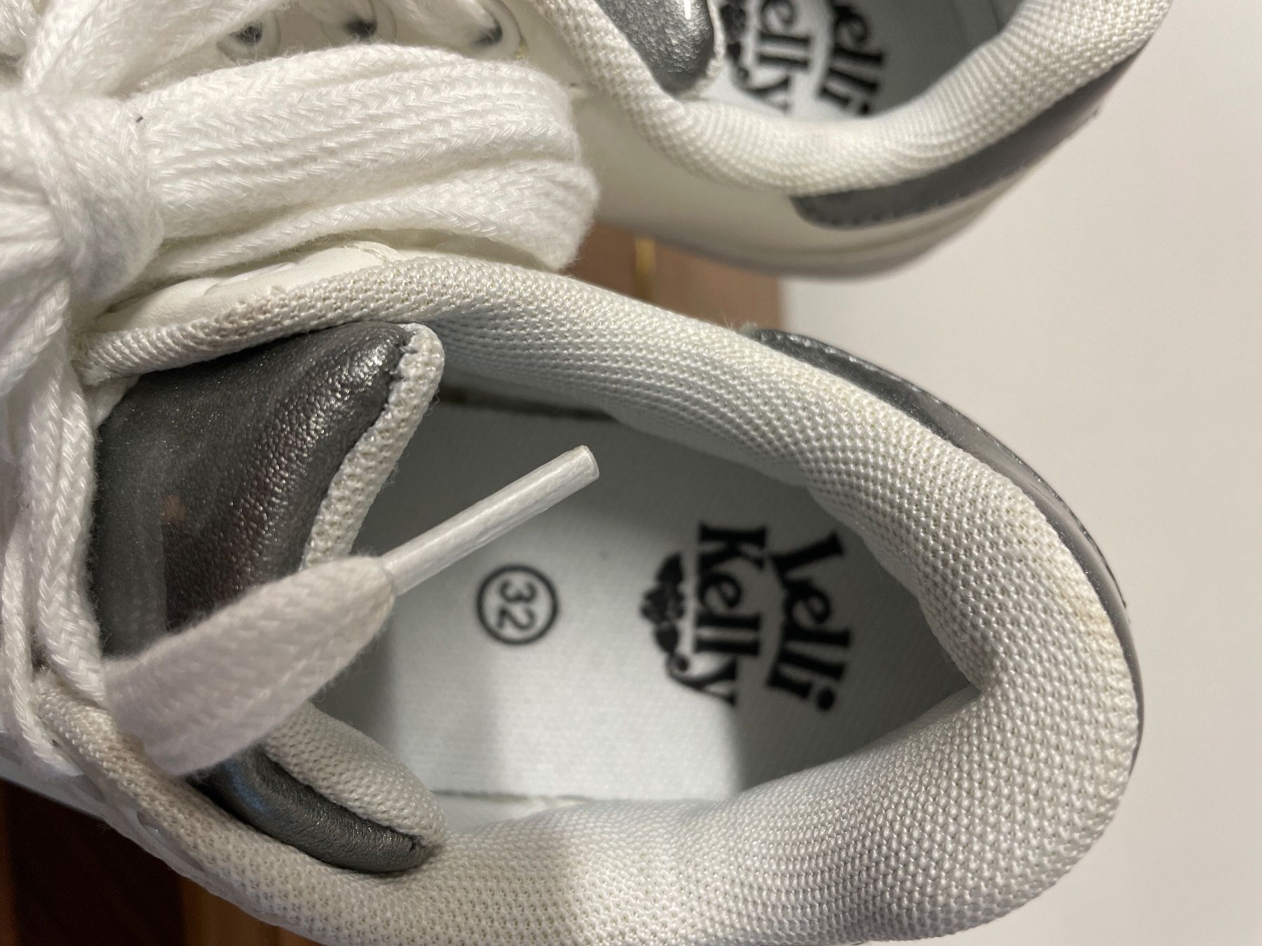 Scarpe per ragazze: Weiss-silberne LELLI KELLY Sneaker Gr. 32 – Usato da Frasnacht venduto da GracyStore 4