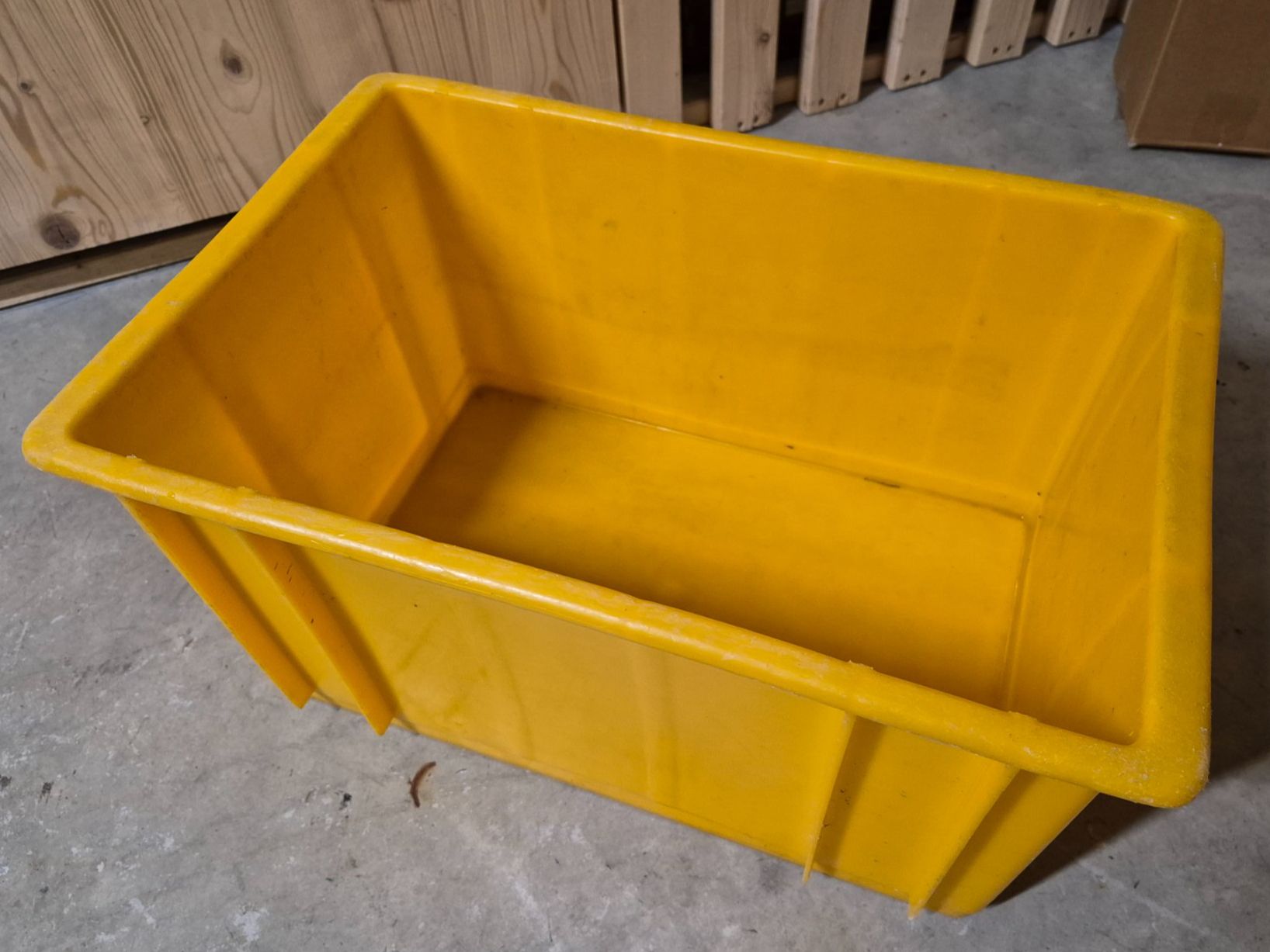 Contenitori & Simili: Bac jaune plastique grand format, occasion, robuste – Usato da Satigny venduto da salvatore73