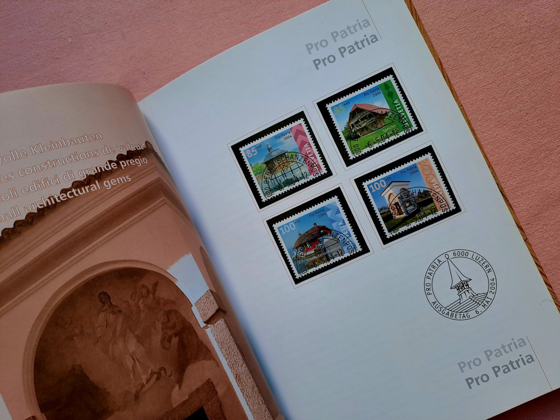 Tutti i francobolli: original Jahrbuch Briefmarken CH Post 2004 Halbmondstempel – Usato da Ostermundigen venduto da pedru8 5
