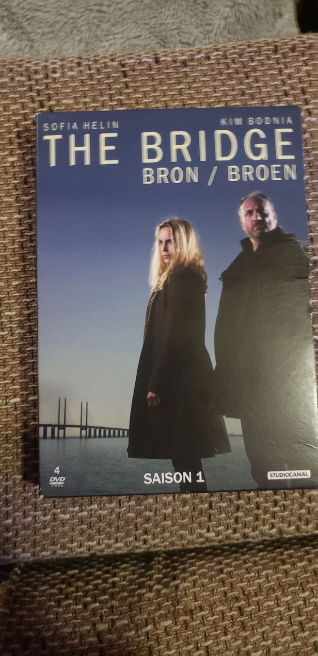 Tutti i DVDs: Saisons 1 à 3 de The Bridge (DVD) – Usato da Le Séchey venduto da Jill93