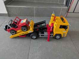 Abschlepp LKW mit Jeep