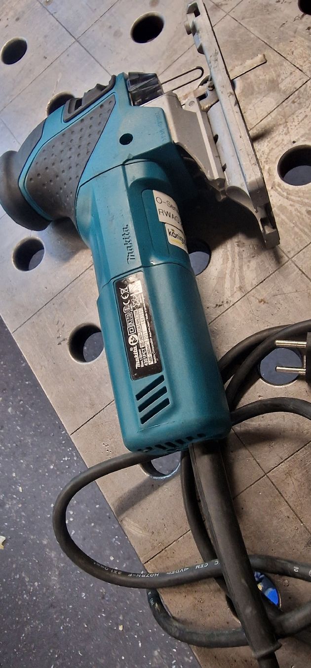 Makita Toutes les machines: Makita 4351FCT Stichsäge  – D'occasion à Emmenbrücke par inf_l8yf 3