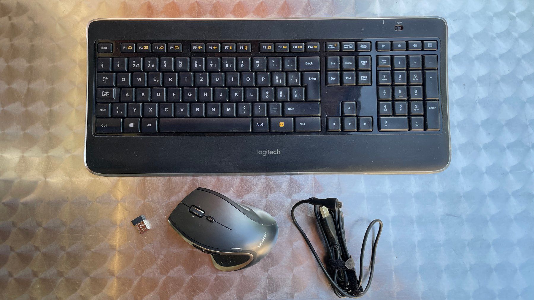 Tastiere: Logitech Keyboard K800 & Maus Performance MX Set – Usato da Glattfelden venduto da cybermaxx