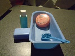 Puppen-Badewanne mit Shampo-Flasche, Bürste, blau