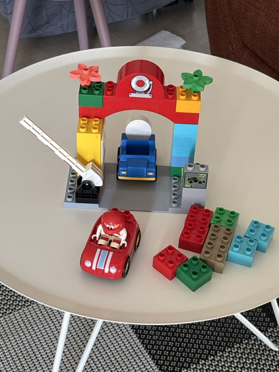 Lego Jouets: Passage avec barrière et voitures Duplo – D'occasion à Lausanne par pabernard 2