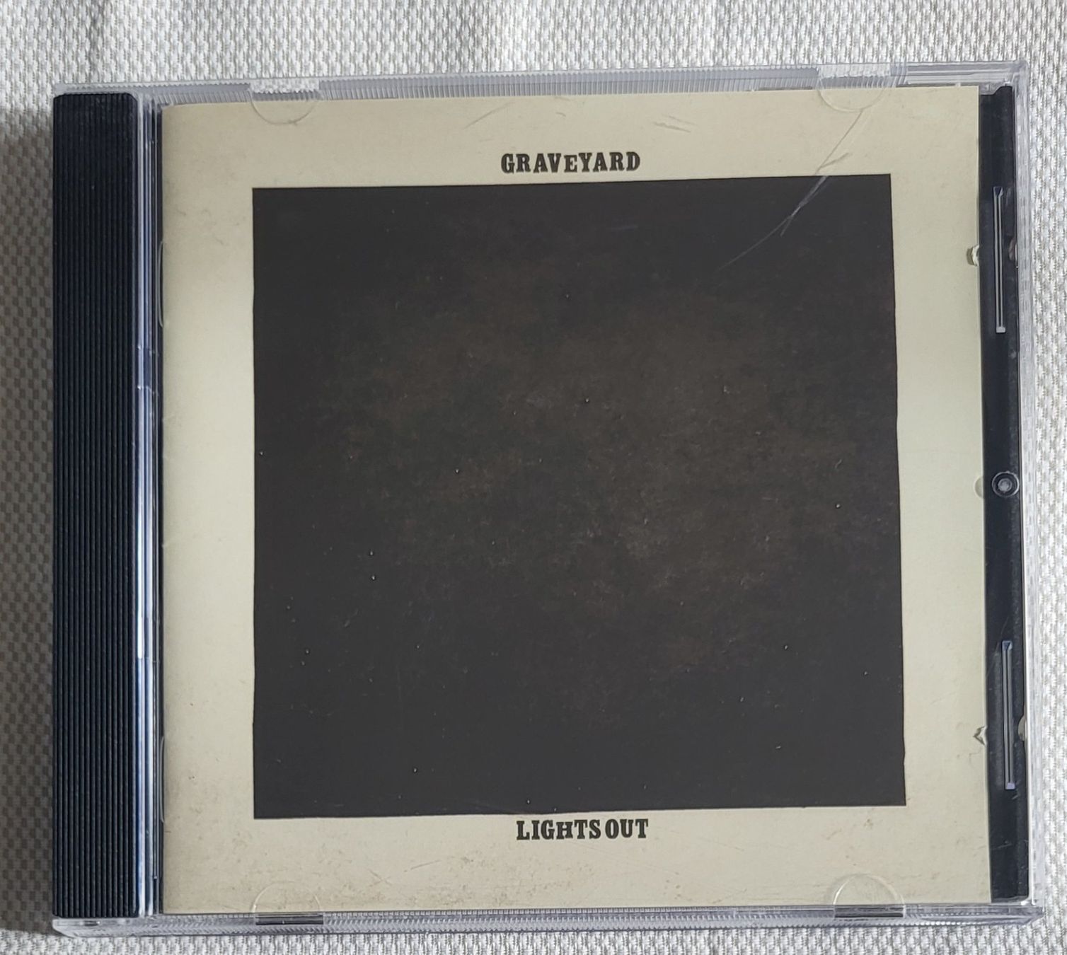 CD: Graveyard - Ligts out – Usato da Villars-sur-glane venduto da Epsilonhike