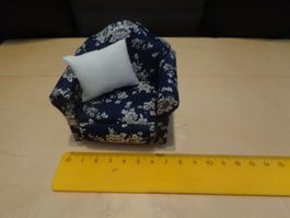 Sessel 7.8 x 8.3 x 6.5 cm mit 1 Kissen für das Puppenhaus