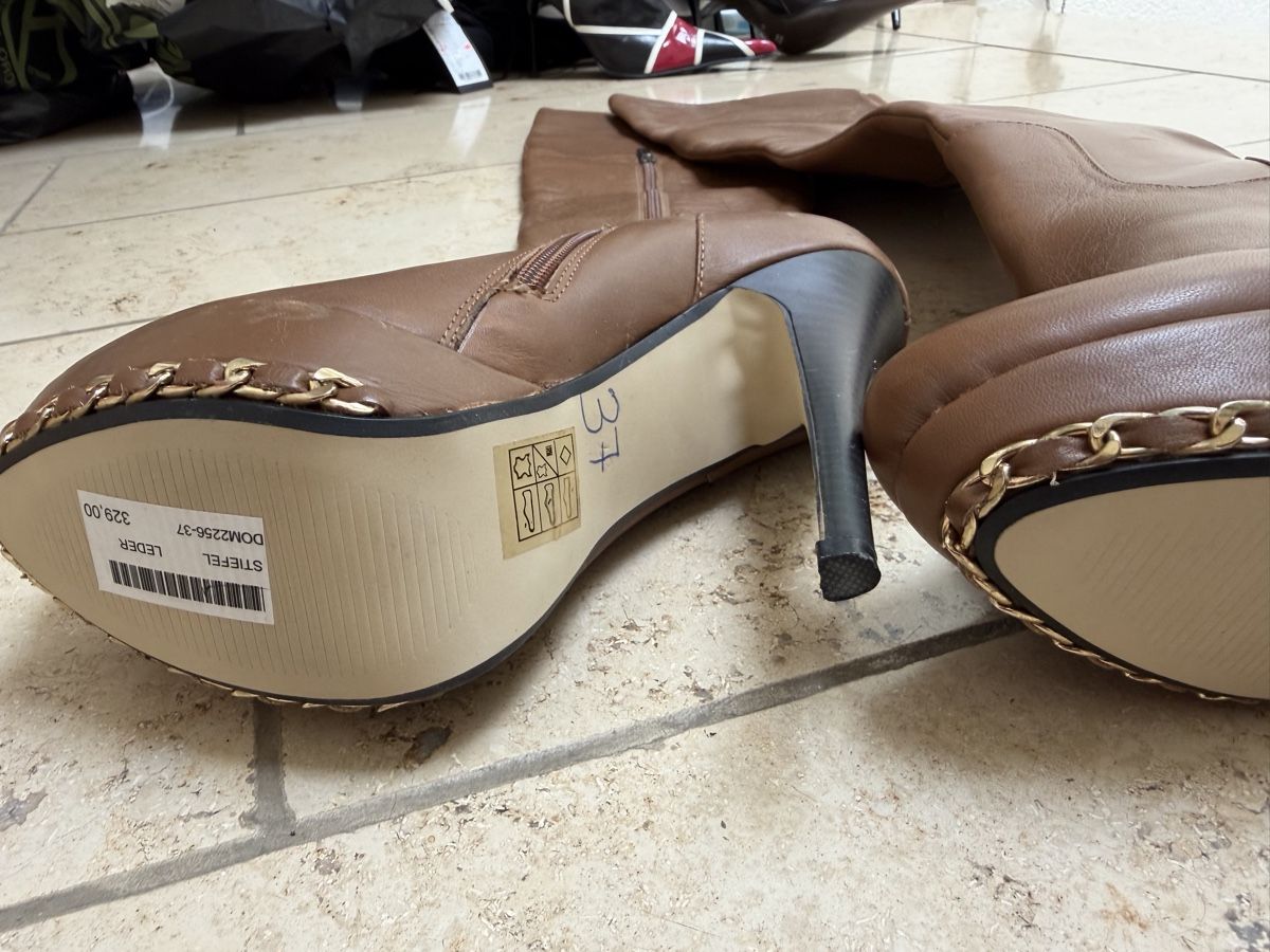 Chaussures femmes: Stiefel Leder braun Grösse 37 mit Kette – Neuf (Voir description) à Oberentfelden par Aidan1981 4
