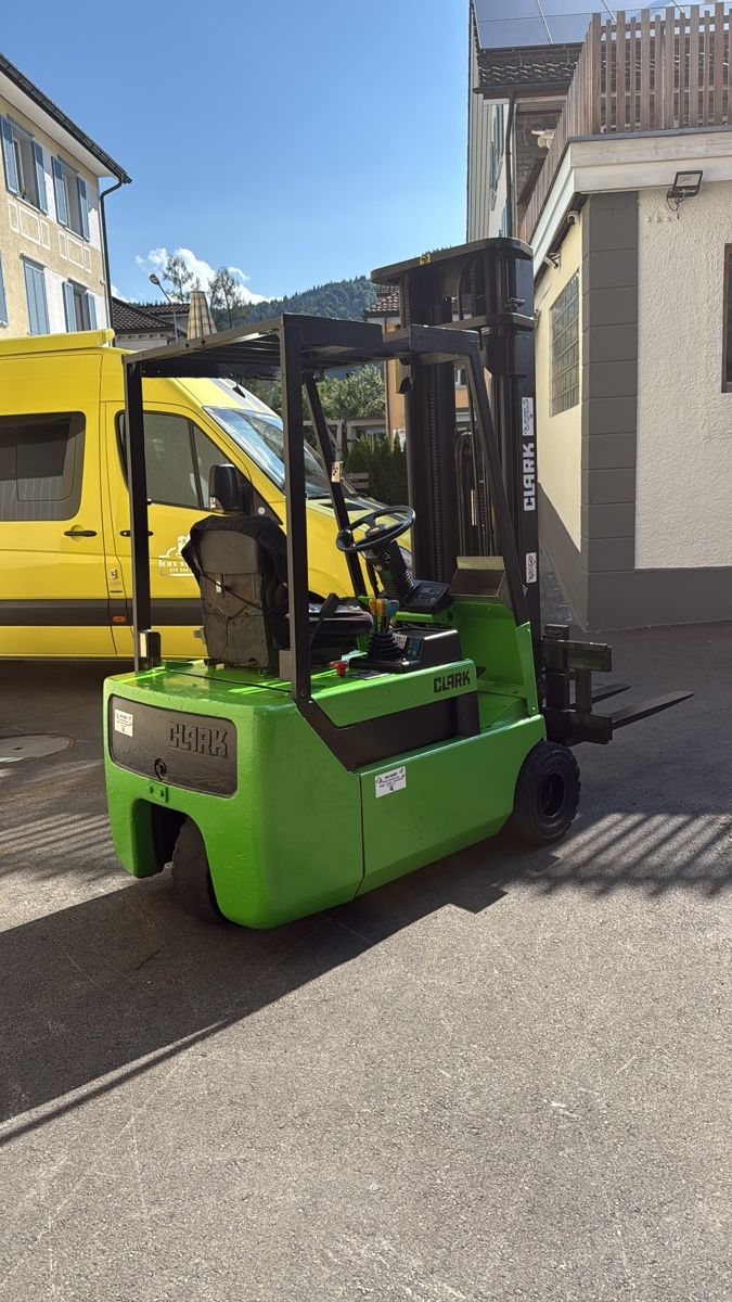 Clark Gabelstapler & Hubwagen: Stapler Gabelstapler 5.56 Meter Hubhöhe  – Gebraucht aus Ebnat-Kappel von Suizo1291 8