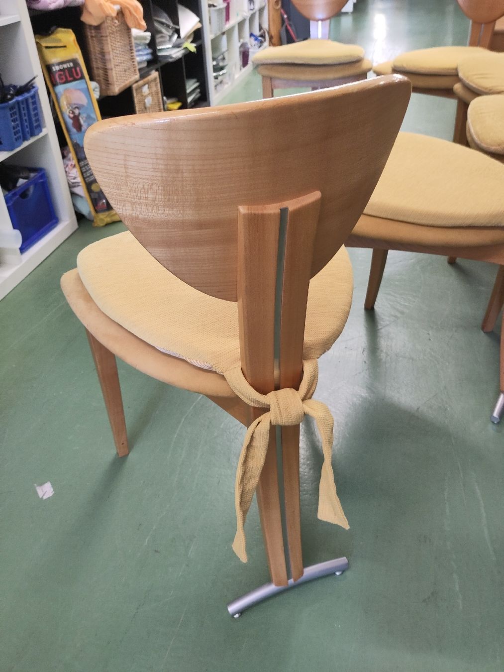 Girsberger Set di tavolo e panche: Girsberger Esstisch und Stühle 6er Set – Usato da Pratteln venduto da Cartonsducoeur_bl 9