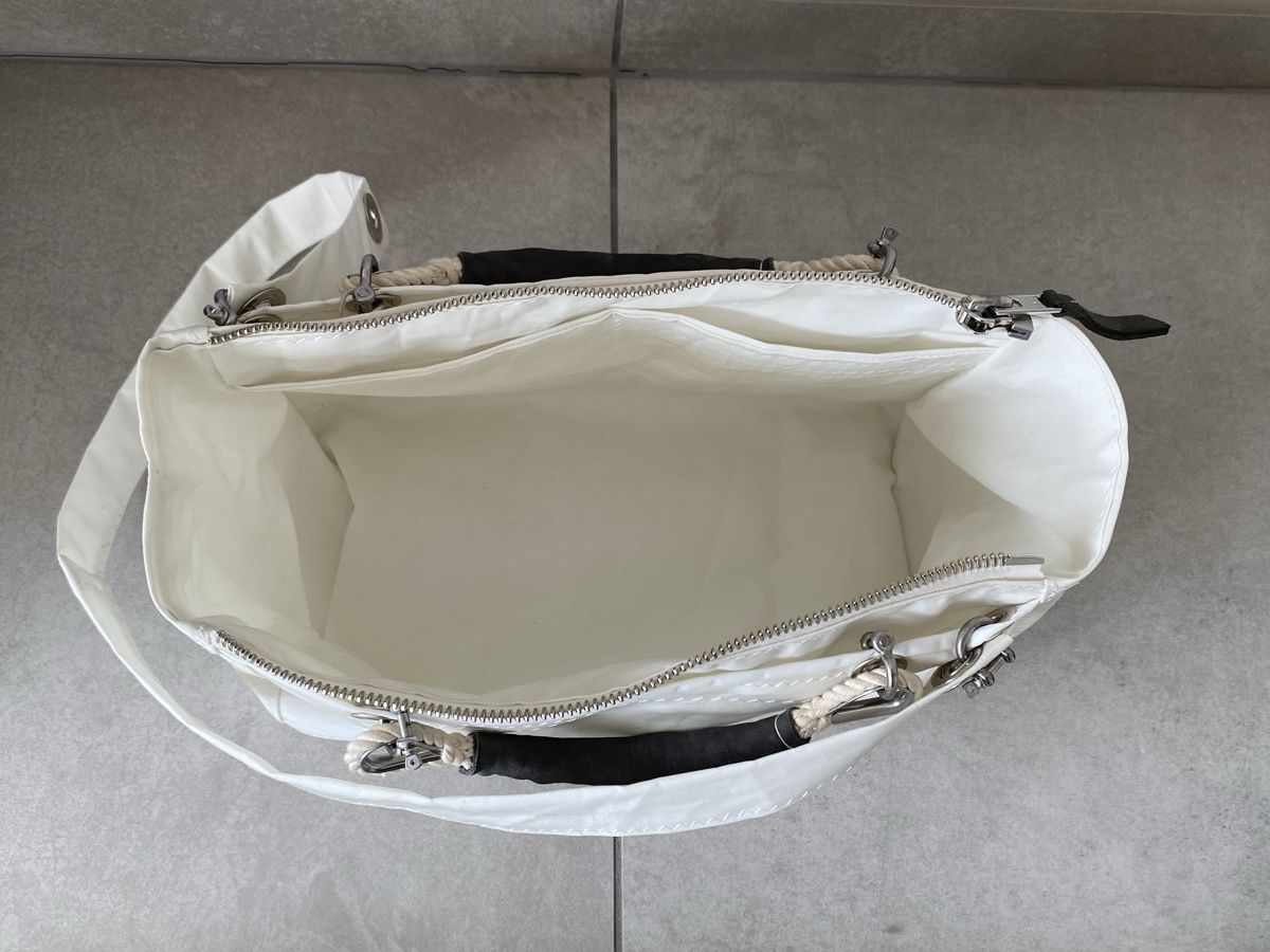 Borse da donna: Sac en voile recyclée - PIÈCE UNIQUE – Nuovo e nell'imballaggio originale da Vétroz venduto da clc_6cdz 4