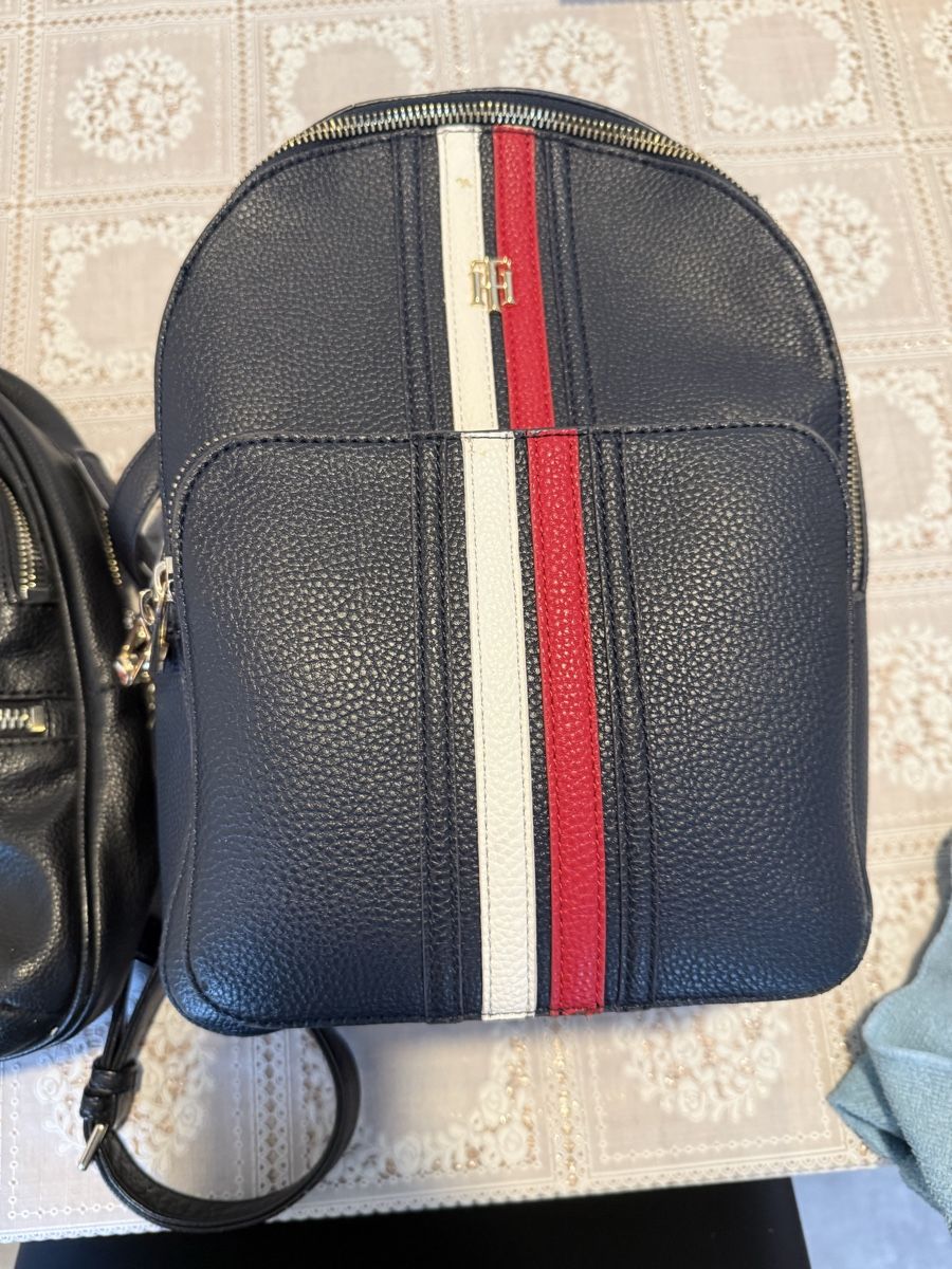 Tommy Hilfiger Zaini: 2 originale Marken-Rucksäcke GUESS & Tommy Hilfiger gebrauch – Usato da Menziken venduto da Dominik813 2