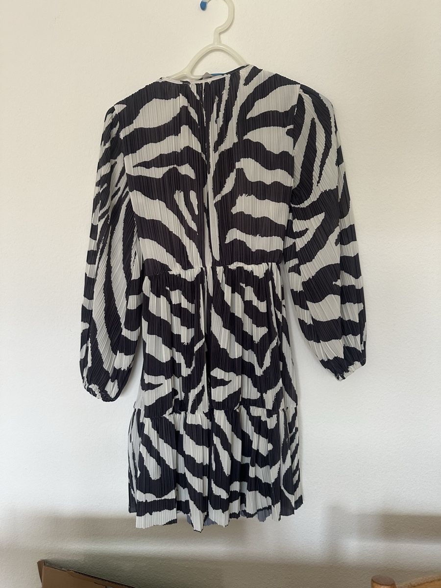 H&M Robes: H&M Sommerkleid – Neuf (Voir description) à Stäfa par buecher10 3