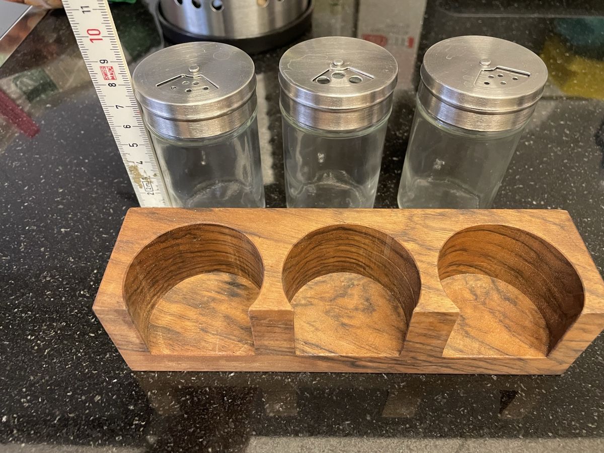 Cucine complete: Gewürzstreuer Set mit Holzständer – Usato da Luzern venduto da Rene1990 2