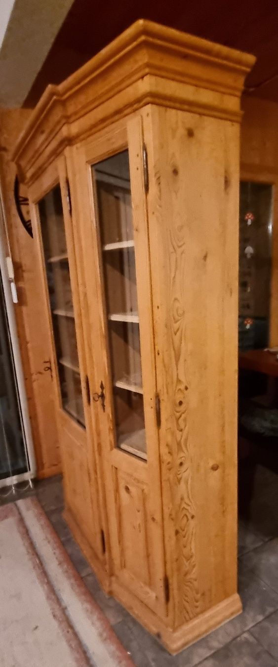 Vitrinen: Vitrine aus Altholz – Gebraucht aus Sils im Domleschg von simare 1