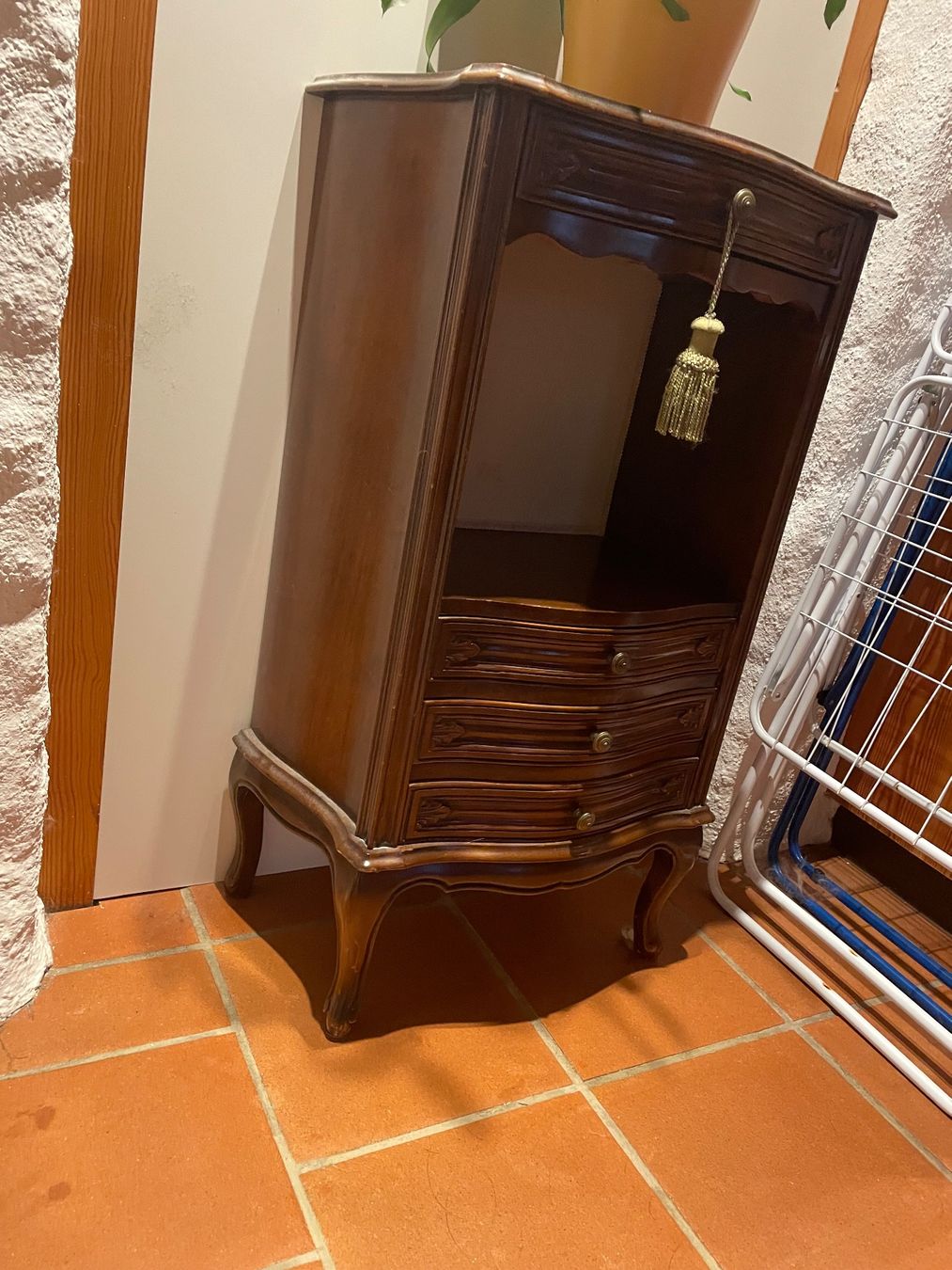 Commodes: Schränkchen Schubladen Antik Holz dunkel gut e... – D'occasion à Berg am Irchel par fab_w9rk 1