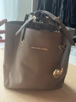 Michael Kors Handtasche in grau, Top Zustand!