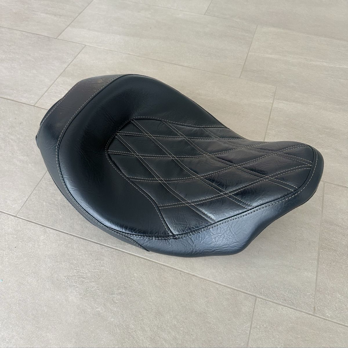 Harley-Davidson Tutti i ricambio per moto: Harley Sitz Solo Diamond P52000248 – Usato da Sempach venduto da SwissRidy89