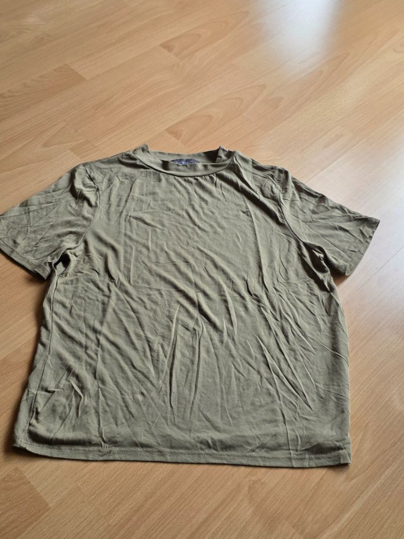 T-Shirts: Khaki T-Shirt von Primark, Grösse M – Gebraucht aus Niederbipp von Tamara15101995 2