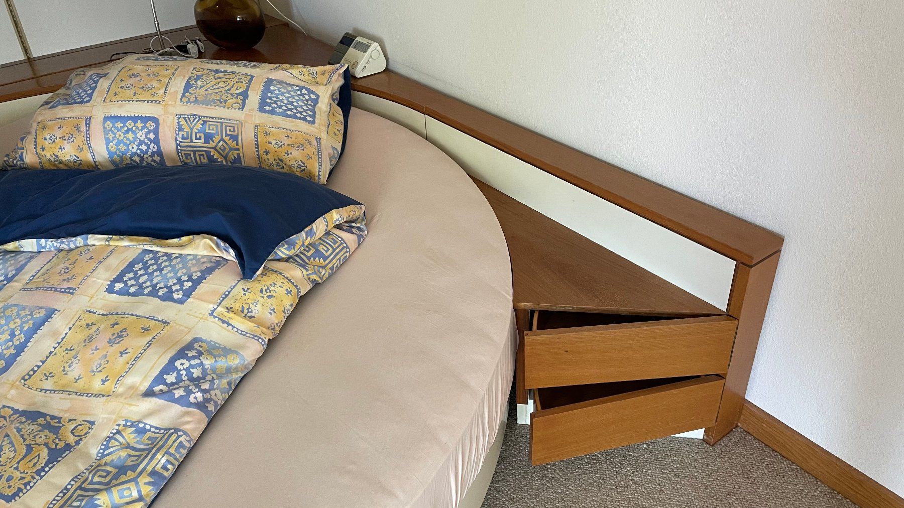 Letti: Rundes Bett mit oder ohne Anbaumöbel mit Nachttischen 210cm – Usato da Zürich venduto da 4claudi 1
