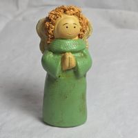 Ältere Engel Figur – Pastellgrün – Vintage Deko